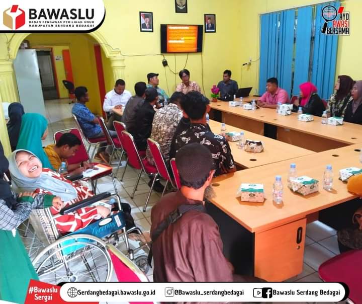Dokumentasi saat pelaksaan Sosialisasi Penyandang Disabilitas yang bertempat di Sekretariat Bawaslu Kabupaten Serdang Bedagai. Jum'at (9/2/2024).