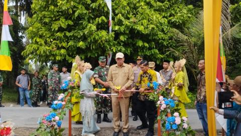 Gunting Pita Peresmian Kampung Pengawasan Partsisipatif